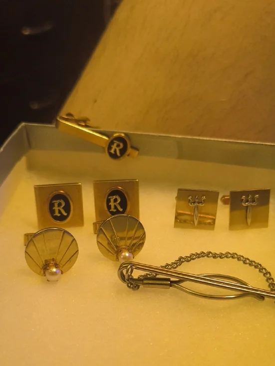 SWANK Gold and Black Enamel Cufflink and Tie Clip Set - Picture 1 of 3